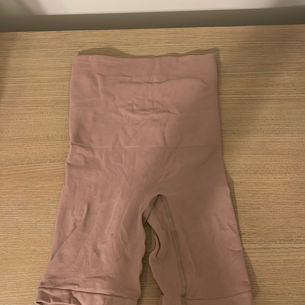 Skims shape wear / biker short